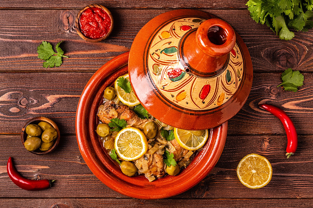 Tajine traditionnel — citron, olives, harissa